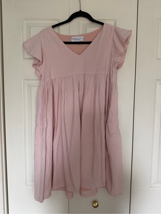 Emma Knudsen Dresses & Skirts - Emend Knudsen Pink V-Neck Flutter Sleeve Dress